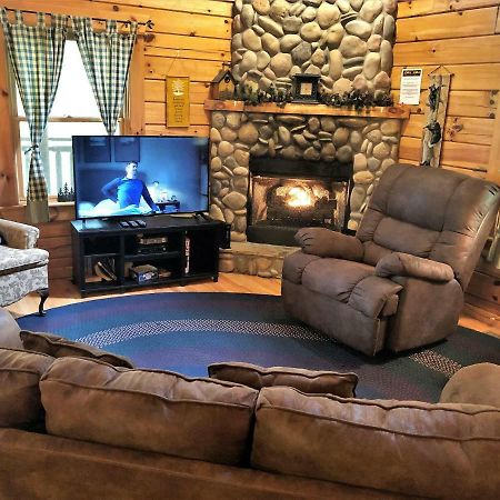Bear Pleasures Cabin Βίλα Gatlinburg Εξωτερικό φωτογραφία